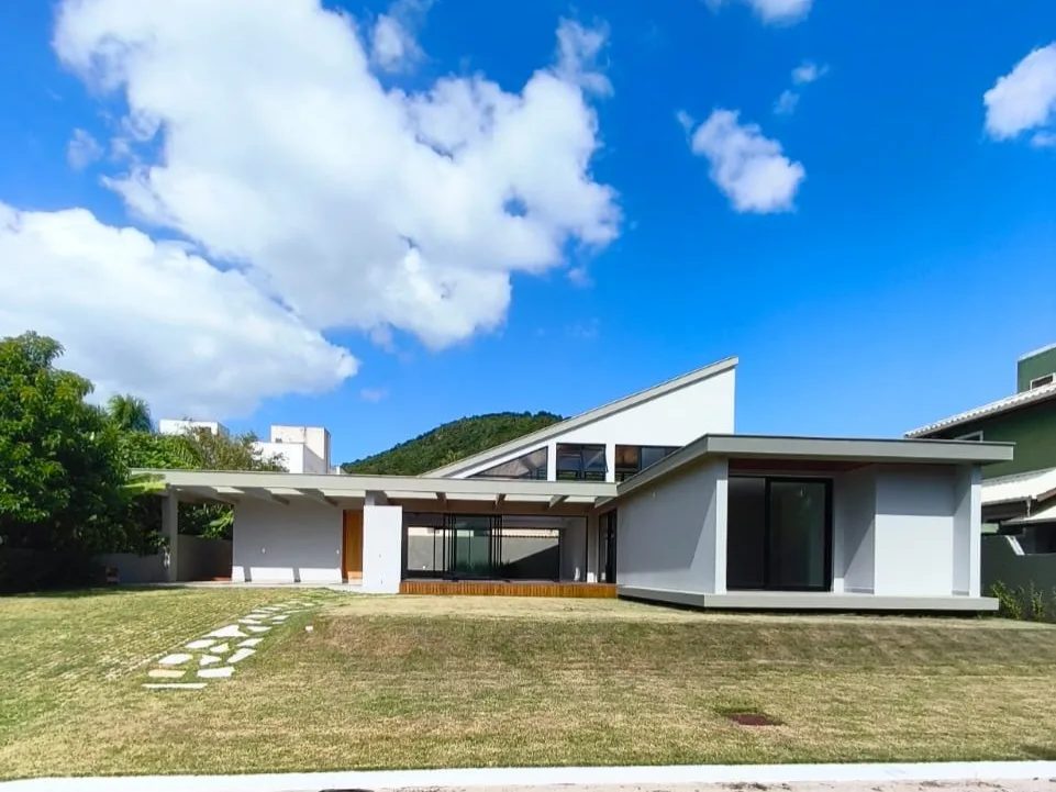 Casa com 3 quartos e 546 m² à venda em Campeche, Florianópolis