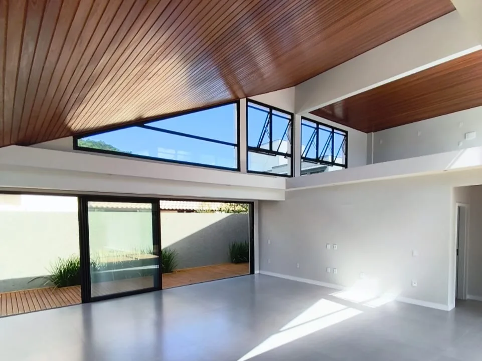 Casa com 3 quartos e 546 m² à venda em Campeche, Florianópolis